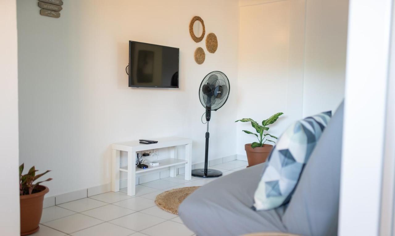 Appartamento Chez Rey Riviere-Salee Esterno foto